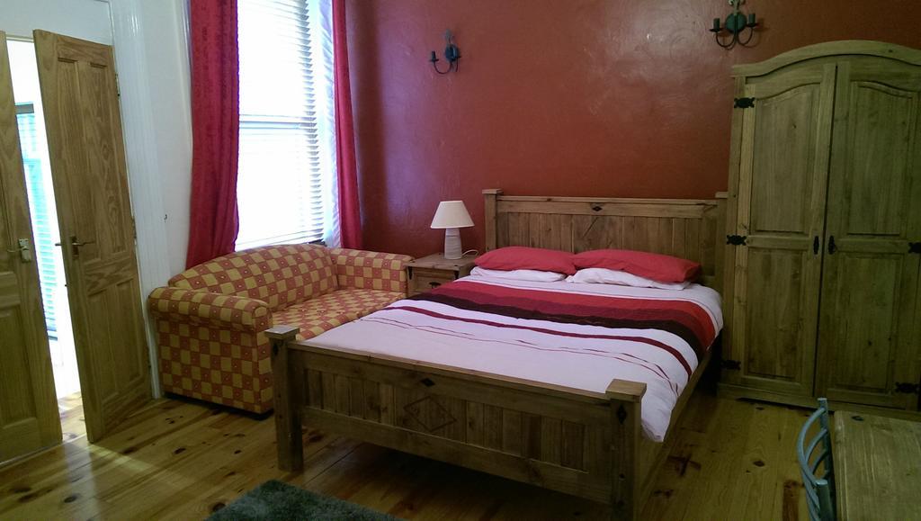 Clarmont Guest House Портръш Екстериор снимка