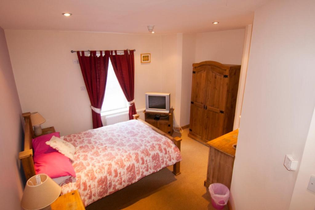 Clarmont Guest House Портръш Стая снимка